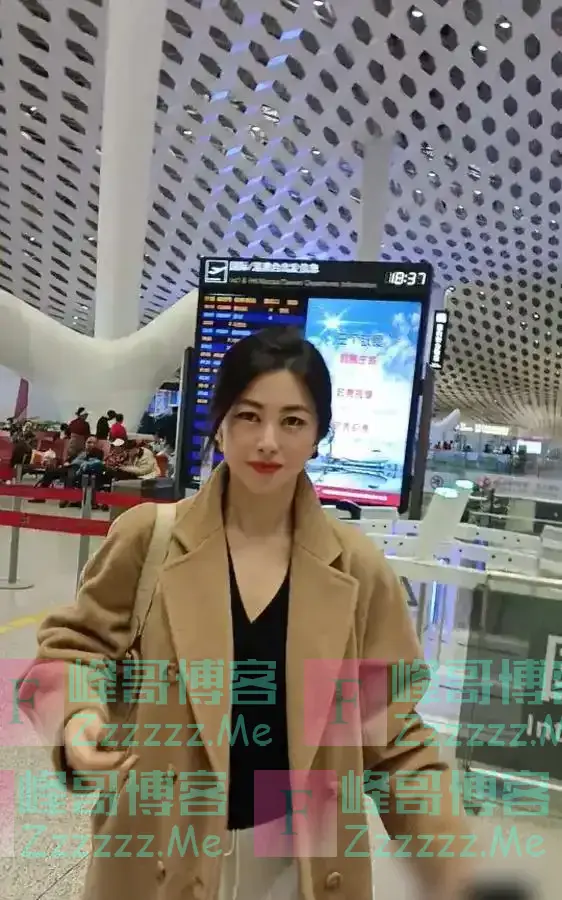 朱珠又带火了一种名媛穿法:驼色大衣+运动裤,时髦高级又洋气