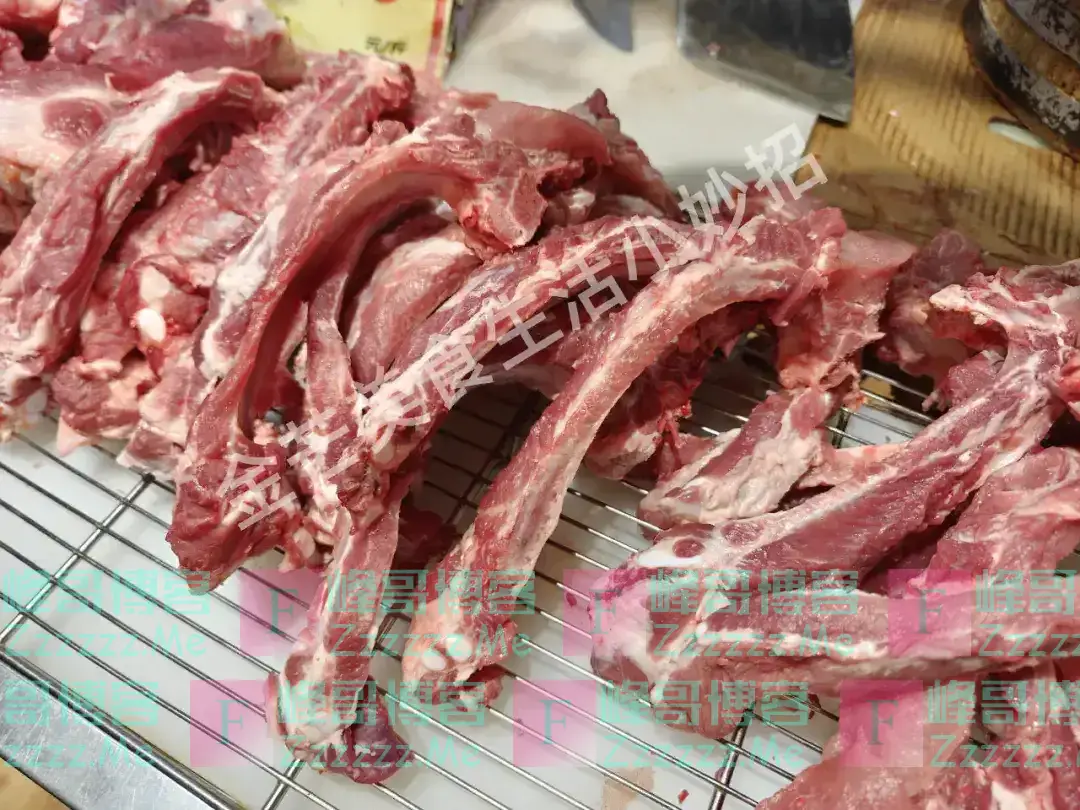 为什么排骨焯水后变得又腥又柴?问了大厨才知道,原来是用错水了