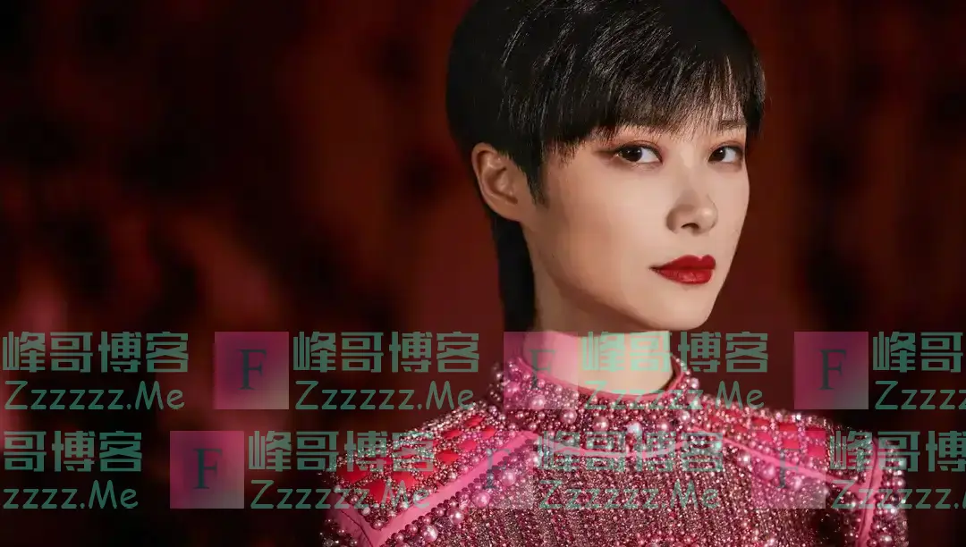 40岁李宇春穿裙子跳舞被骂没脸看!网友:扭的好丑,她到底咋火的