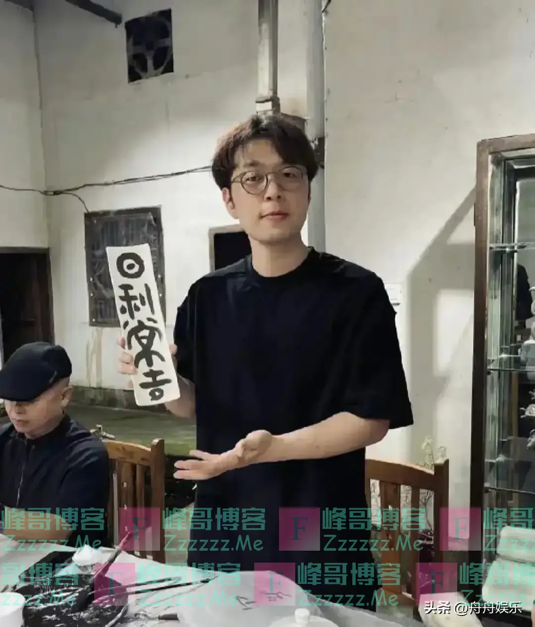 36岁杜海涛暴瘦50斤成纸片人,穿黑色衬衫换发型差点认不出!