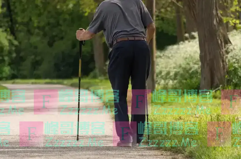 老人越走路命越短?医生告诫:老人6个走路要不得,无益反伤身